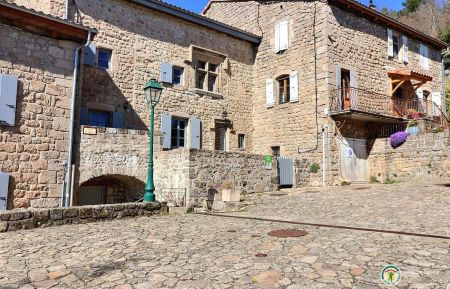 G&icirc;te n&deg;48703 Chalencon - Ard&egrave;che - Le g&icirc;te Les Ch&acirc;taigniers en coeur de village
