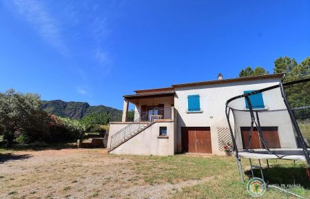 Maison indépendante avec grand jardin, trampoline, dans la nature sous le Serre de Barre Gîte n°100715 Gravières - Ardèche - Maison indépendante avec grand jardin, trampoline, dans la nature sous le Serre de Barre