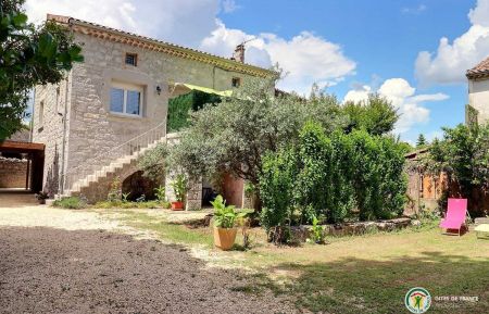 G&icirc;te n&deg;207736 Saint-Alban-Auriolles - Ard&egrave;che - Le Villa-Joie avec jardin et abri voiture