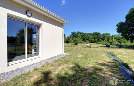 G&icirc;te n&deg;254706 Saint-Julien-du-Serre - Ard&egrave;che - photo