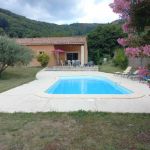 Le gîte avec sa piscine privative et ses espaces extérieurs Le gîte avec sa piscine privative et ses espaces extérieurs