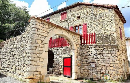 G&icirc;te n&deg;53706 Chandolas - Ard&egrave;che - Le g&icirc;te tout en pierres