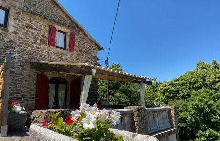 G&icirc;te n&deg;100712 Gravi&egrave;res - Ard&egrave;che - Le Ch&acirc;taignier et sa terrasse couverte de 30m&sup2;