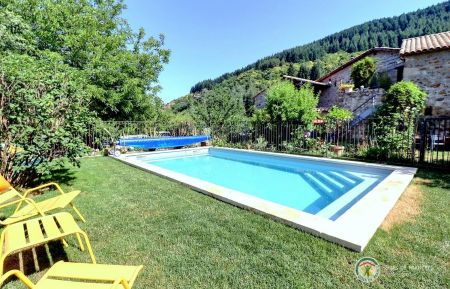 G&icirc;te n&deg;65701 Chirols - Ard&egrave;che - Piscine &agrave; partager (dimension 7x4) 