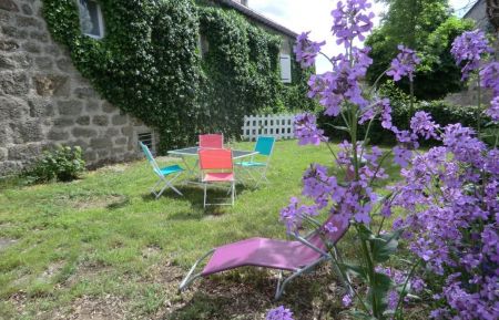 G&icirc;te n&deg;106020 Issarl&egrave;s - Ard&egrave;che - Le jardin privatif du g&icirc;te