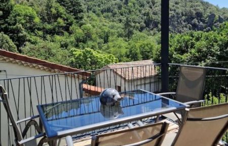 G&icirc;te n&deg;11705 Vall&eacute;es-d'Antraigues-Asperjoc - Ard&egrave;che - La terrasse privative du g&icirc;te