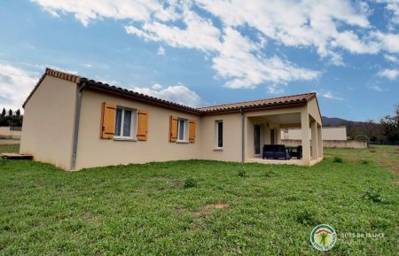 G&icirc;te n&deg;22700 Baix - Ard&egrave;che - Le g&icirc;te la Clef du Roux avec terrasse couverte