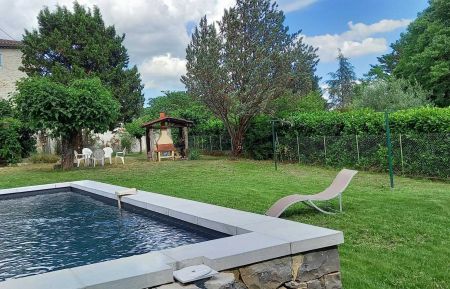 G&icirc;te n&deg;24705 Banne - Ard&egrave;che - g&icirc;te et piscine