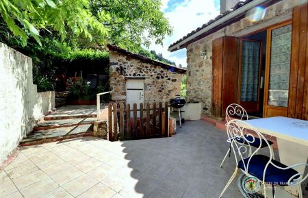 G&icirc;te n&deg;322036 Thueyts - Ard&egrave;che - La terrasse privative du g&icirc;te