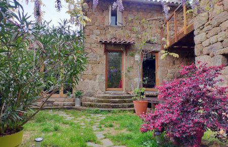 G&icirc;te n&deg;39008 Bozas - Ard&egrave;che - Entr&eacute;e du gite