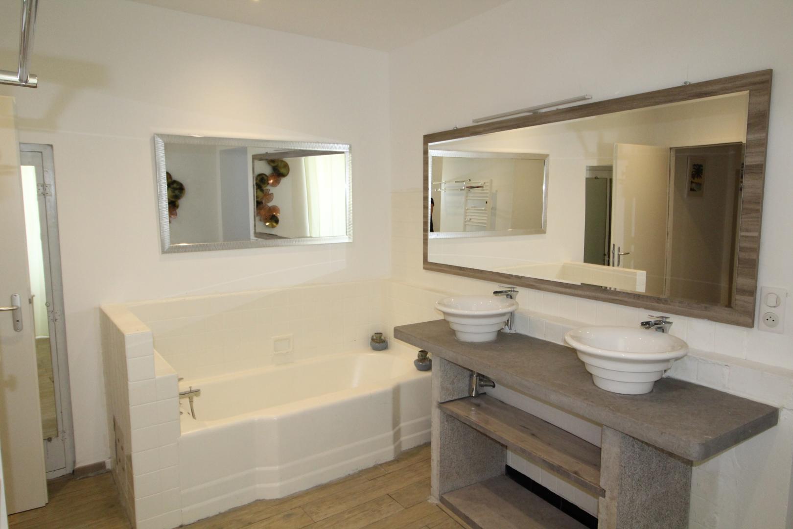 Salle de bain(baignoire et douche)- Chambre Jade photo 14