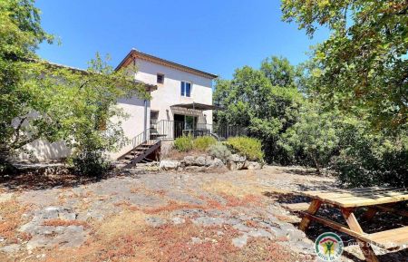 G&icirc;te n&deg;115062 Labeaume - Ard&egrave;che - Maison ind&eacute;pendante dans un cadre nature au milieu des ch&ecirc;nes