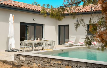 G&icirc;te n&deg;334738 Les Vans - Ard&egrave;che - Villa ind&eacute;pendante avec d&eacute;coration moderne et tout confort piscine priv&eacute;e et terrasse