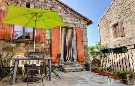 G&icirc;te n&deg;171015 Payzac - Ard&egrave;che - Jolie terrasse en acc&egrave;s direct depuis la cuisine