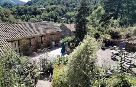 Le gîte et ses espaces extérieurs Gîte n°111700 Juvinas - Ardèche - Le gîte et ses espaces extérieurs