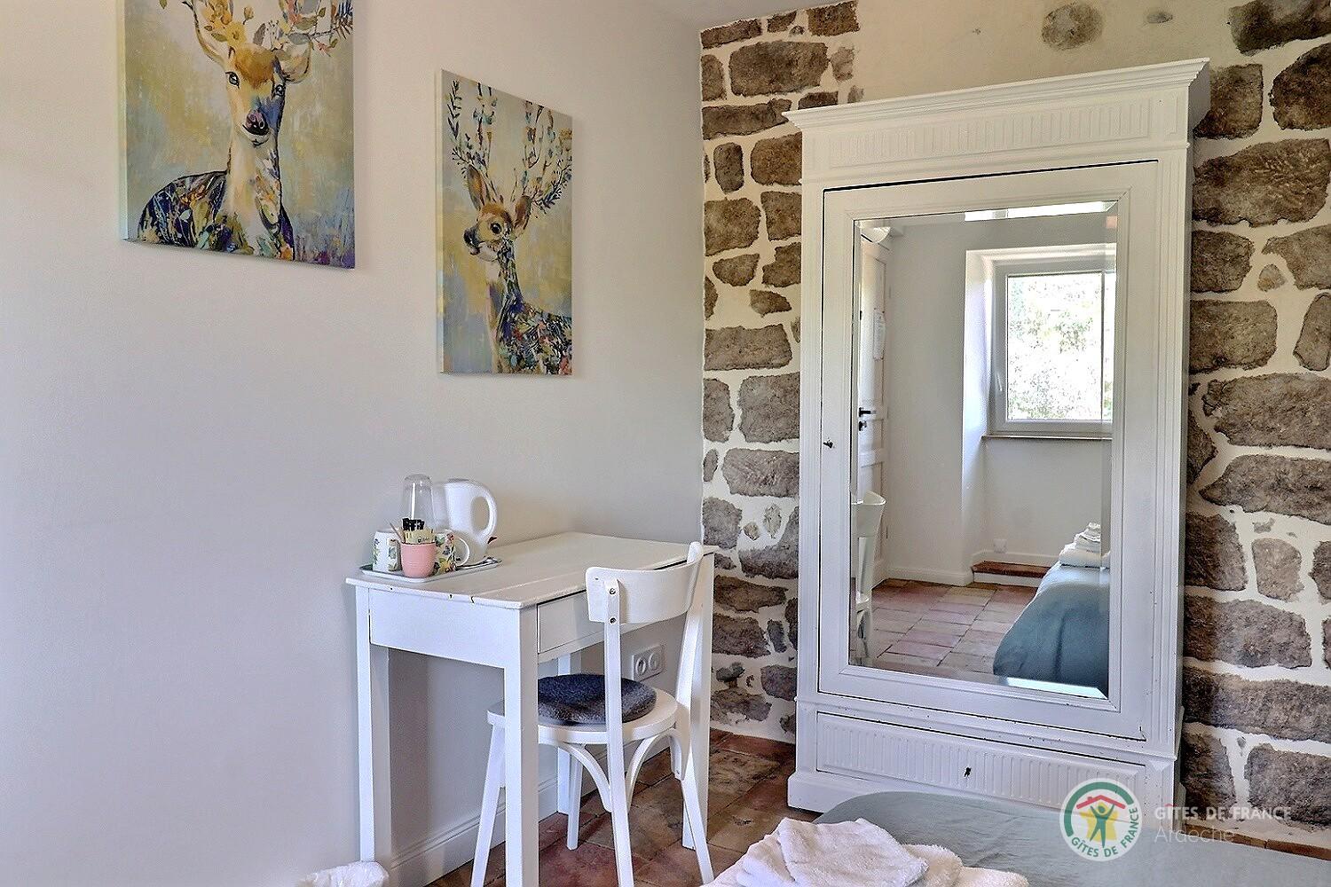 Suite familiale : Chambre Rose climatisée photo 13