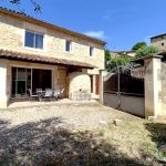 Maison en pierres au coeur du village avec jardin clos Maison en pierres au coeur du village avec jardin clos
