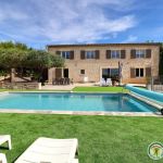 Belle maison ind&eacute;pendante avec piscine privative, terrasse couverte et jardin