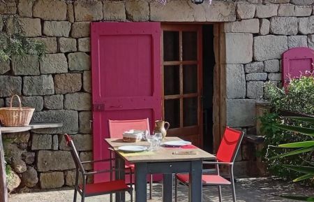 repas sous la glycine Gîte n°284011 Saint-Pierre-Saint-Jean - Ardèche - repas sous la glycine