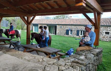 G&icirc;te n&deg;74003 Creysseilles - Ard&egrave;che - Une balade &agrave; poney offerte pour les enfants pour chaque s&eacute;jour