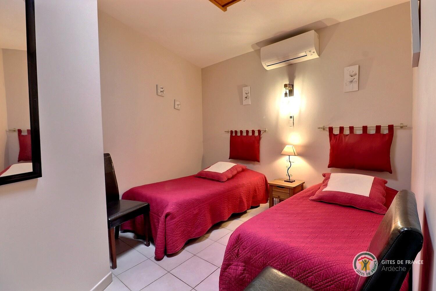 Seconde Chambre Le Grenier avec 2 lits en 90 photo 6