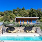 Le gîte, sa piscine privative et son environnement naturel Le gîte, sa piscine privative et son environnement naturel