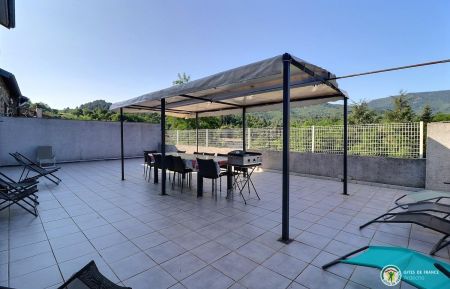 G&icirc;te n&deg;107702 Jaujac - Ard&egrave;che - Grande terrasse de 100 m2 avec vue sur la nature !