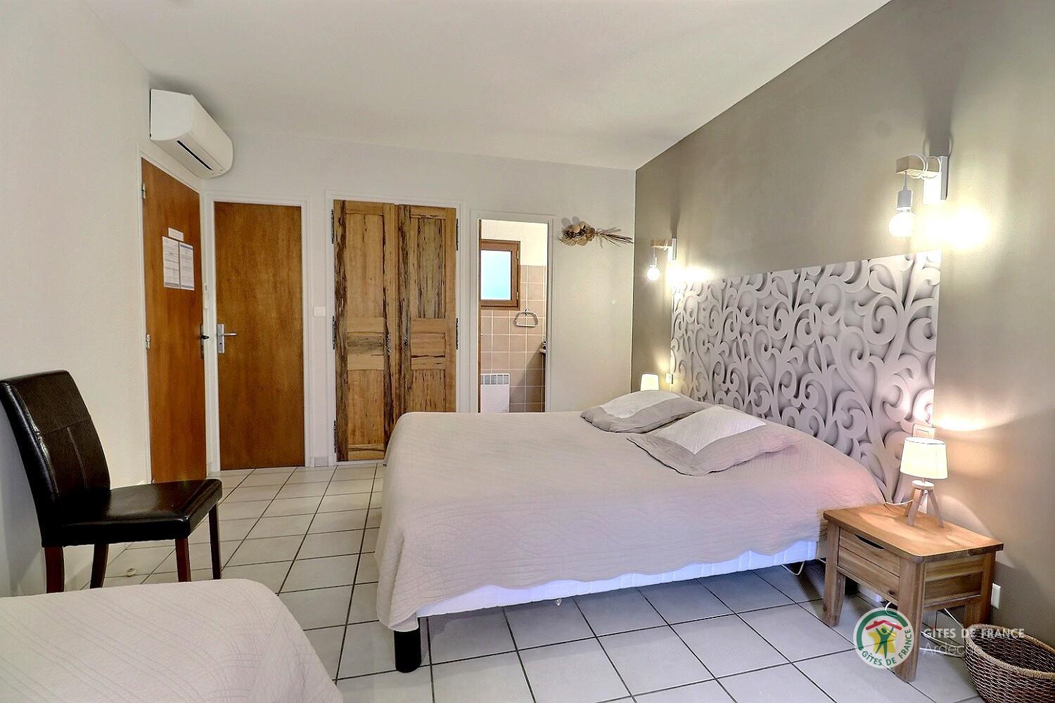 Chambre La paillère au 1er étage photo 20