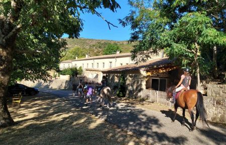 AU CHANT DU COQ : Gîte grande capacité une balade à poney offerte pour tout séjour Gîte n°74006 Creysseilles - Ardèche - AU CHANT DU COQ : Gîte grande capacité une balade à poney offerte pour tout séjour