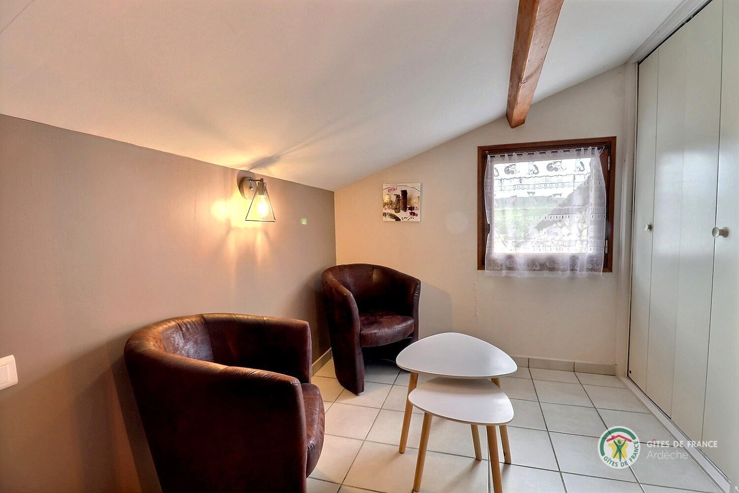Petit salon en mezzanine de la Chambre Pigeonnier photo 29