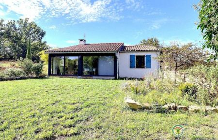 G&icirc;te n&deg;53707 Chandolas - Ard&egrave;che - Le g&icirc;te vue depuis le jardin