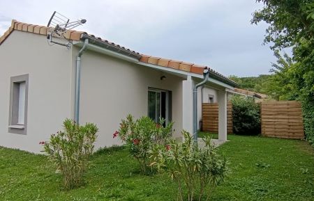 G&icirc;te n&deg;201731 Ruoms - Ard&egrave;che - Maison confortable avec terrasse couverte