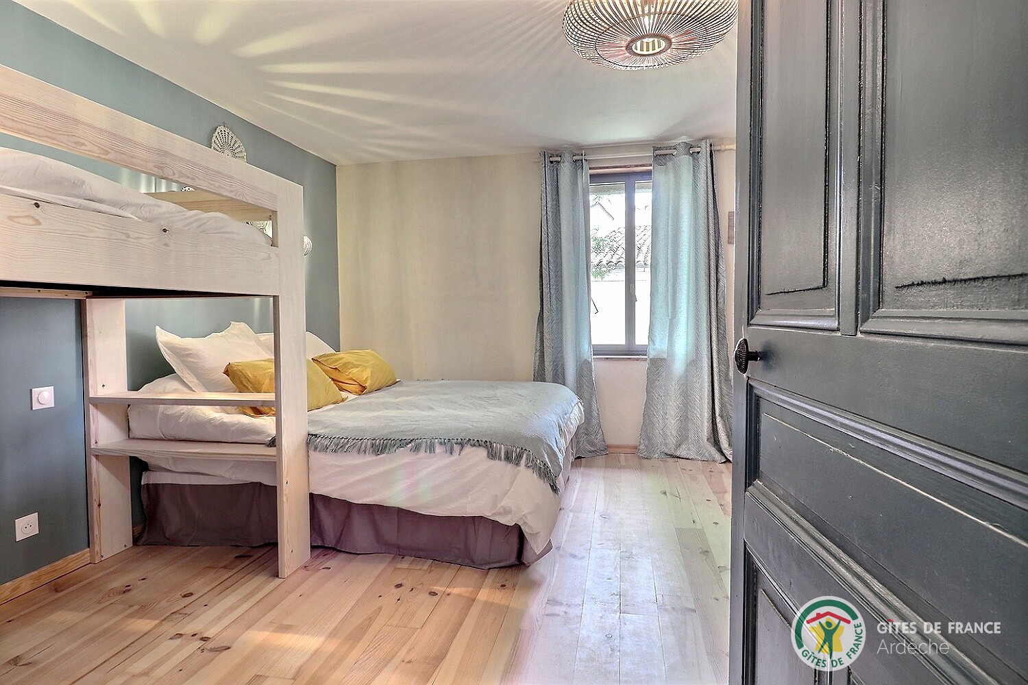 Chambre Côté Acacias pour 3 personnes avec lit en 160 et lit superposé en 90 photo 11