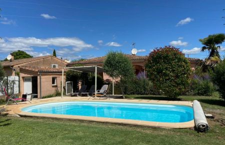 G&icirc;te n&deg;19703 Aubenas - Ard&egrave;che - Le g&icirc;te et sa piscine privative