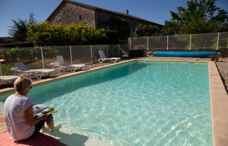 Belle et vaste piscine à partager Gîte n°23702 Balazuc - Ardèche - Belle et vaste piscine à partager
