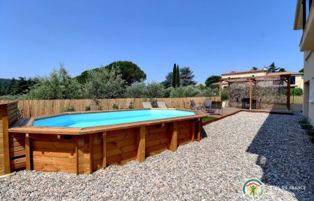 Extérieur avec piscine hors sol et terrasse détente Gîte n°330744 Vallon-Pont-d'Arc - Ardèche - Extérieur avec piscine hors sol et terrasse détente
