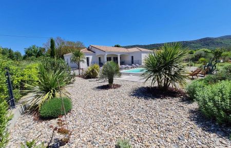 G&icirc;te n&deg;101716 Grospierres - Ard&egrave;che - Vue ext&eacute;rieure 